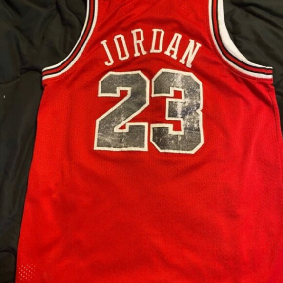 Youth  Michael Jordan Chicago Bulls Home Red  Jersey - Picture 2 of 2
